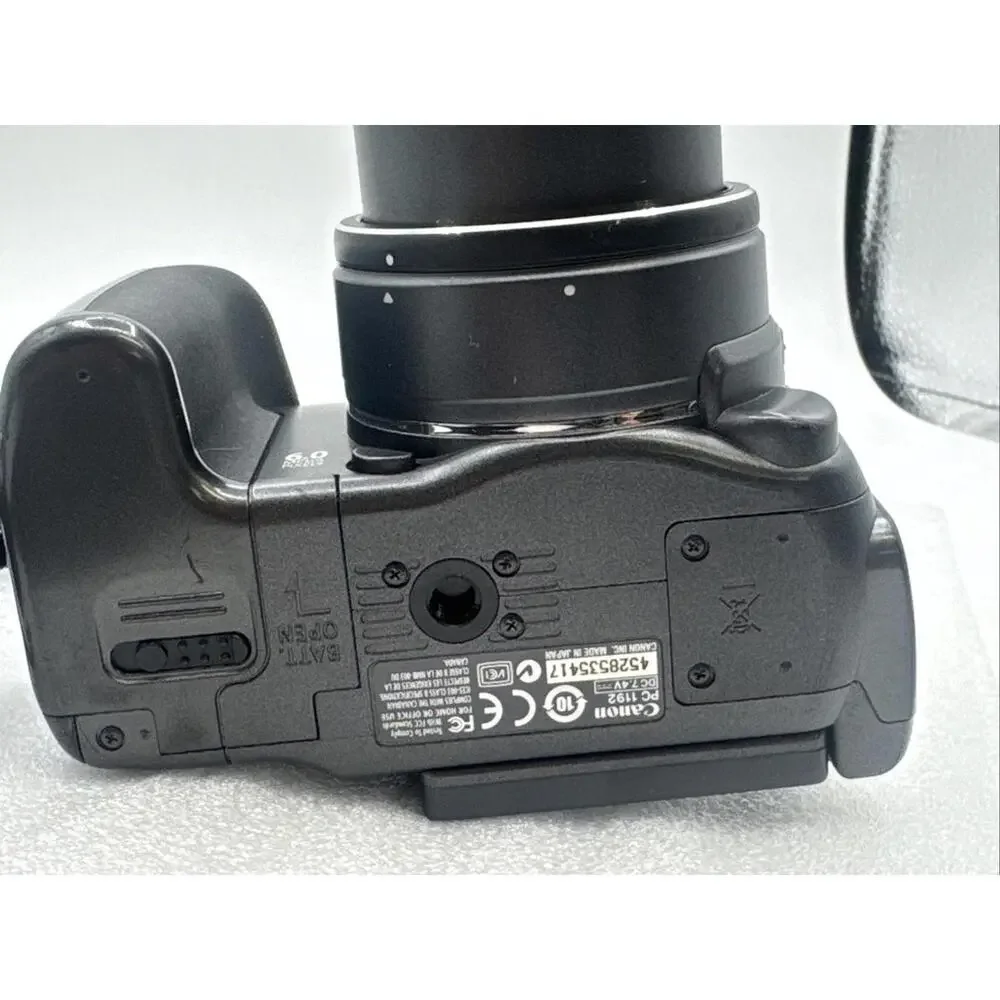 Canon PowerShot S3IS 6.0MP 12x Zoom Flip Screen Digital Camera W/Box & Software